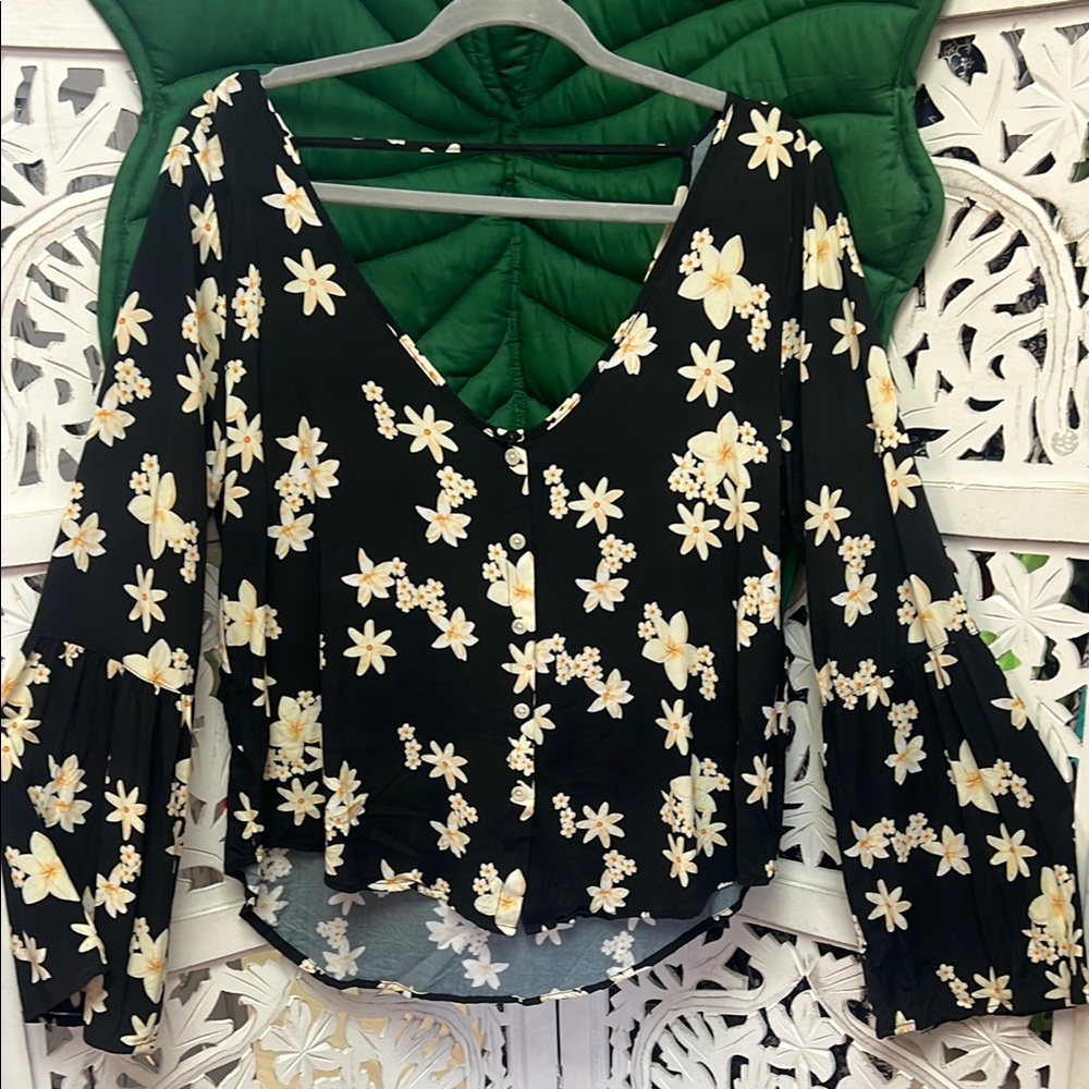 NWOT Paradise Now long sleeve button up black plumeria shirt with flare sleeves
